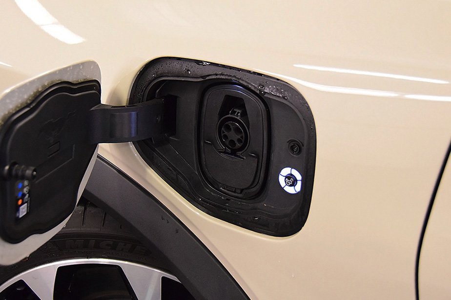 Used 2025 Ford Mustang Mach-E Select image 13