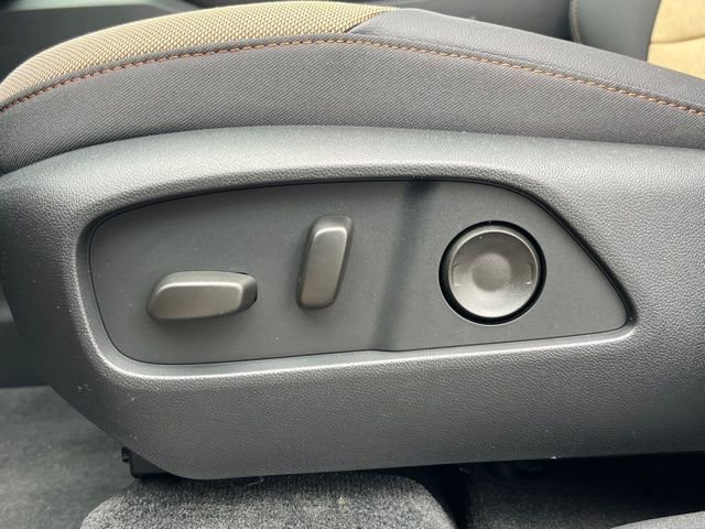 New 2026 Chevrolet Equinox ACTIV w/ Convenience Package III image 18