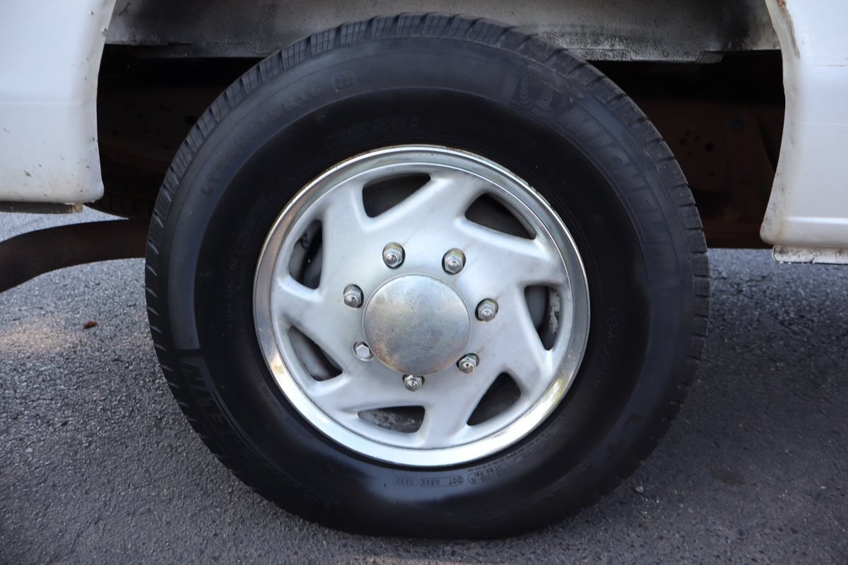 Used 2006 Ford E-250 and Econoline 250 RWD image 30