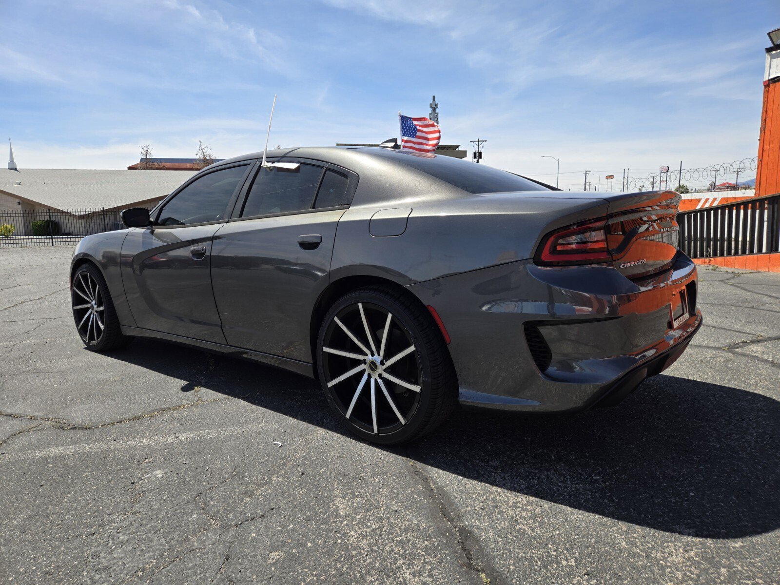 Used 2016 Dodge Charger SXT RWD image 3