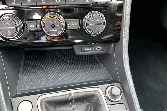 Used 2024 Volkswagen Jetta SE image 15