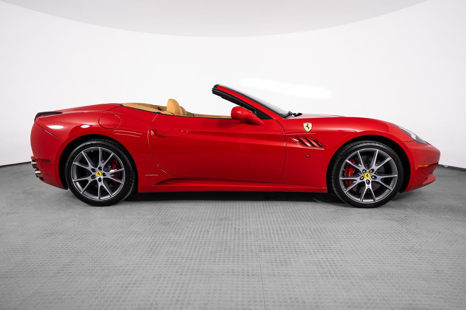 Certified 2012 Ferrari California RWD image 5