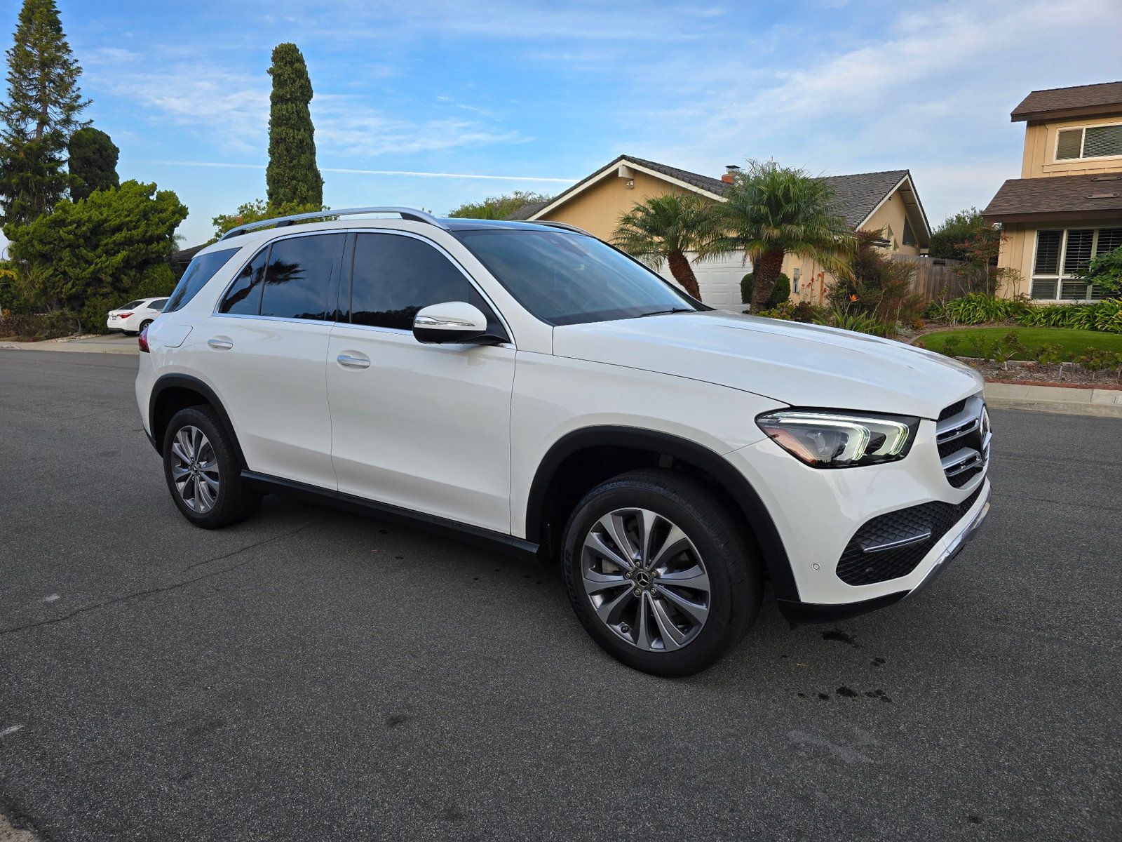 Used 2023 Mercedes-Benz GLE 350 w/ Premium Package image 2