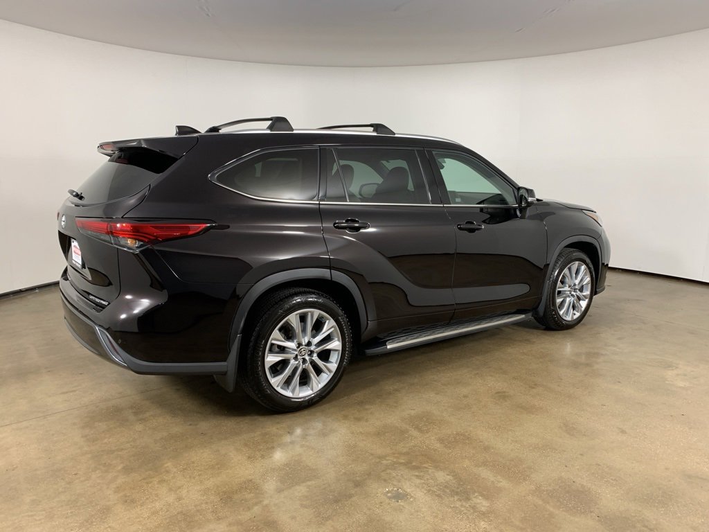 Used 2022 Toyota Highlander Limited image 8