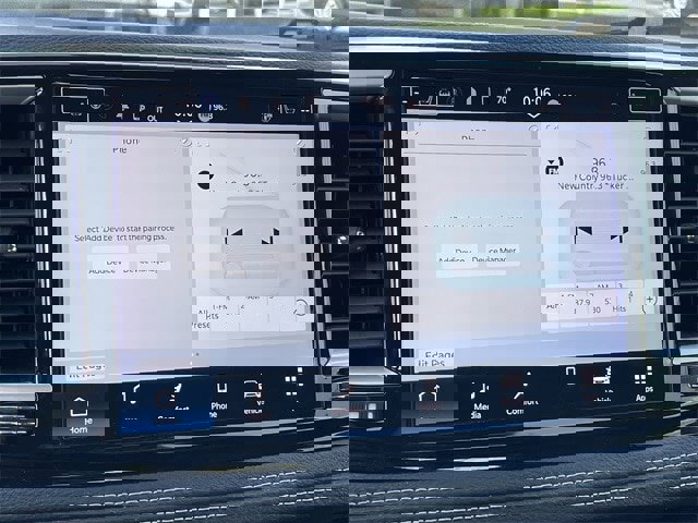 Used 2024 Chrysler Pacifica Touring-L image 16