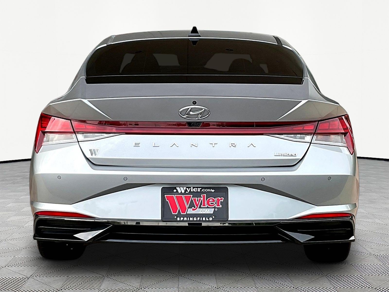 Used 2021 Hyundai Elantra Limited FWD image 5