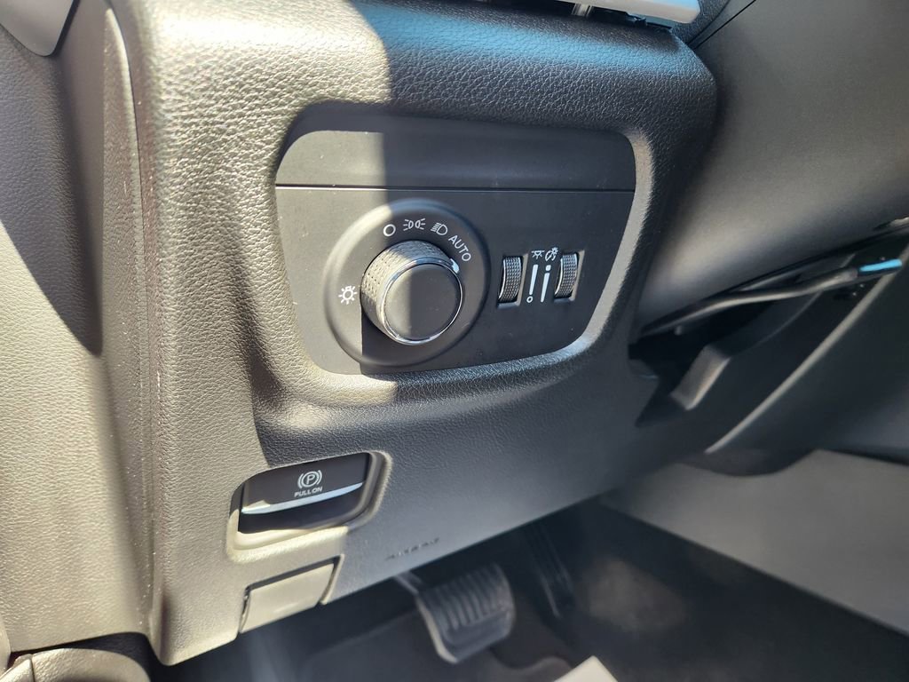 Used 2024 Jeep Grand Cherokee L Altitude image 32