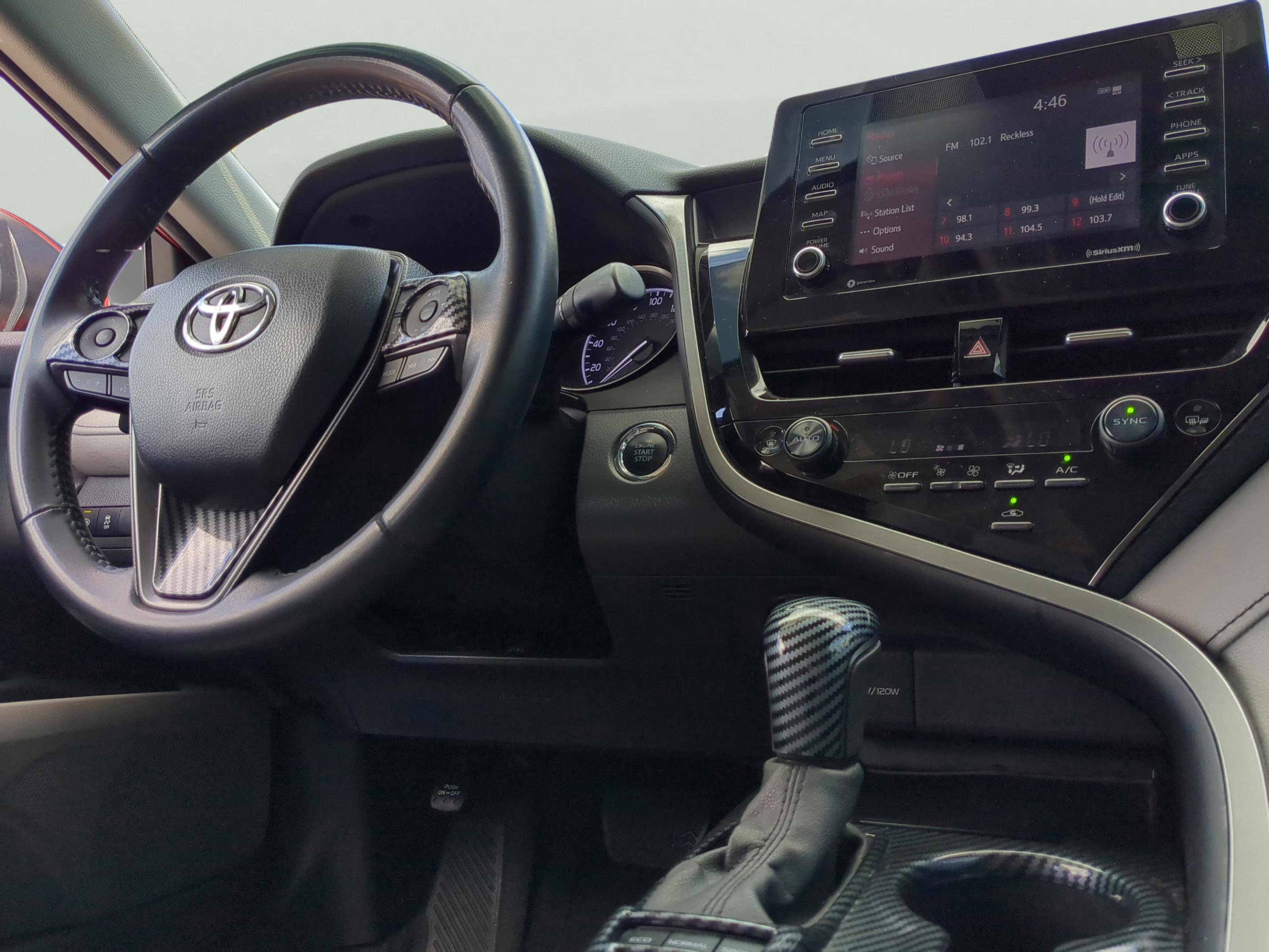 Used 2022 Toyota Camry SE image 3