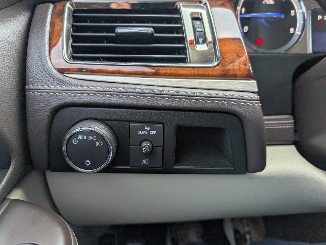 Used 2014 Cadillac Escalade Platinum image 22