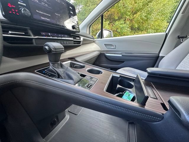 Used 2021 Toyota Sienna LE AWD/4WD image 15