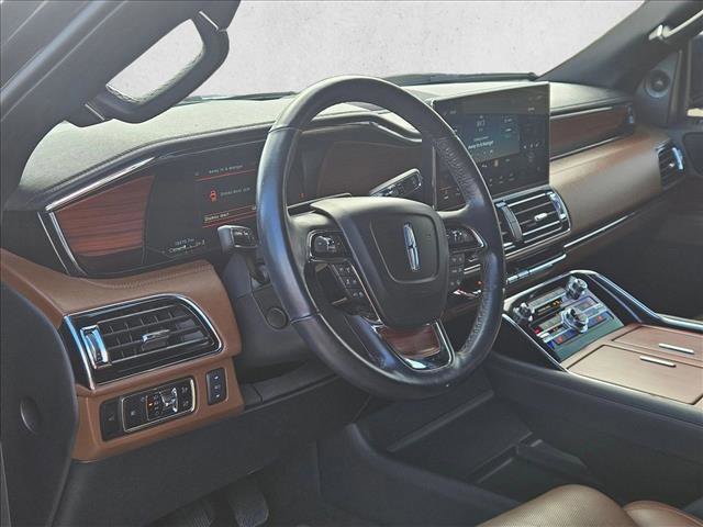 Used 2024 Lincoln Navigator Reserve image 11
