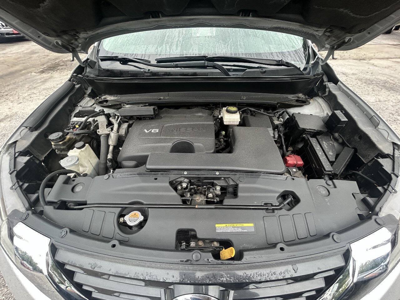 Used 2019 Nissan Pathfinder SL AWD/4WD image 16