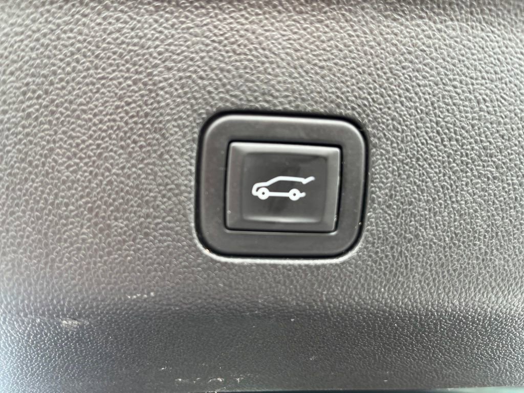 Used 2023 GMC Yukon Denali image 41