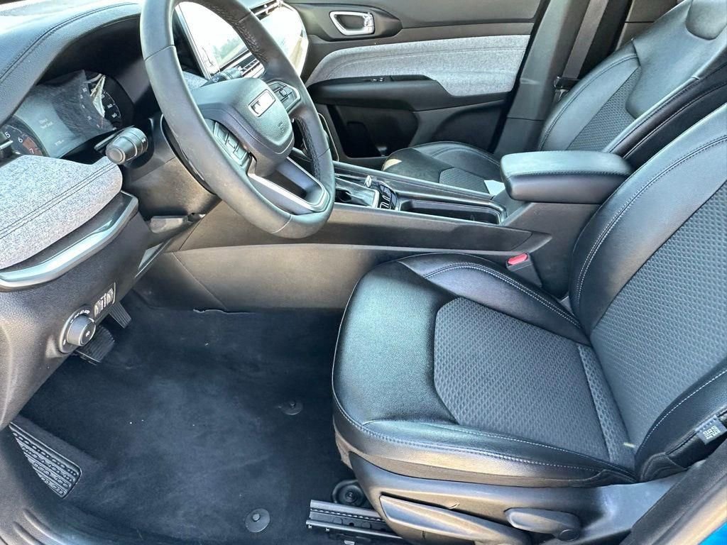 Used 2025 Jeep Compass Latitude image 6