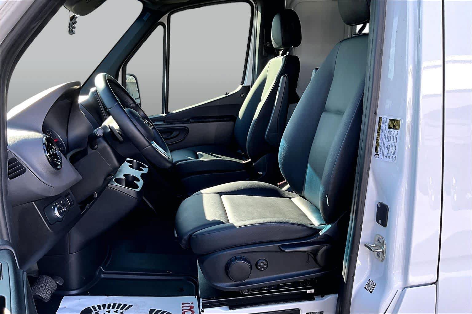 Used 2022 Mercedes-Benz Sprinter 3500 image 7