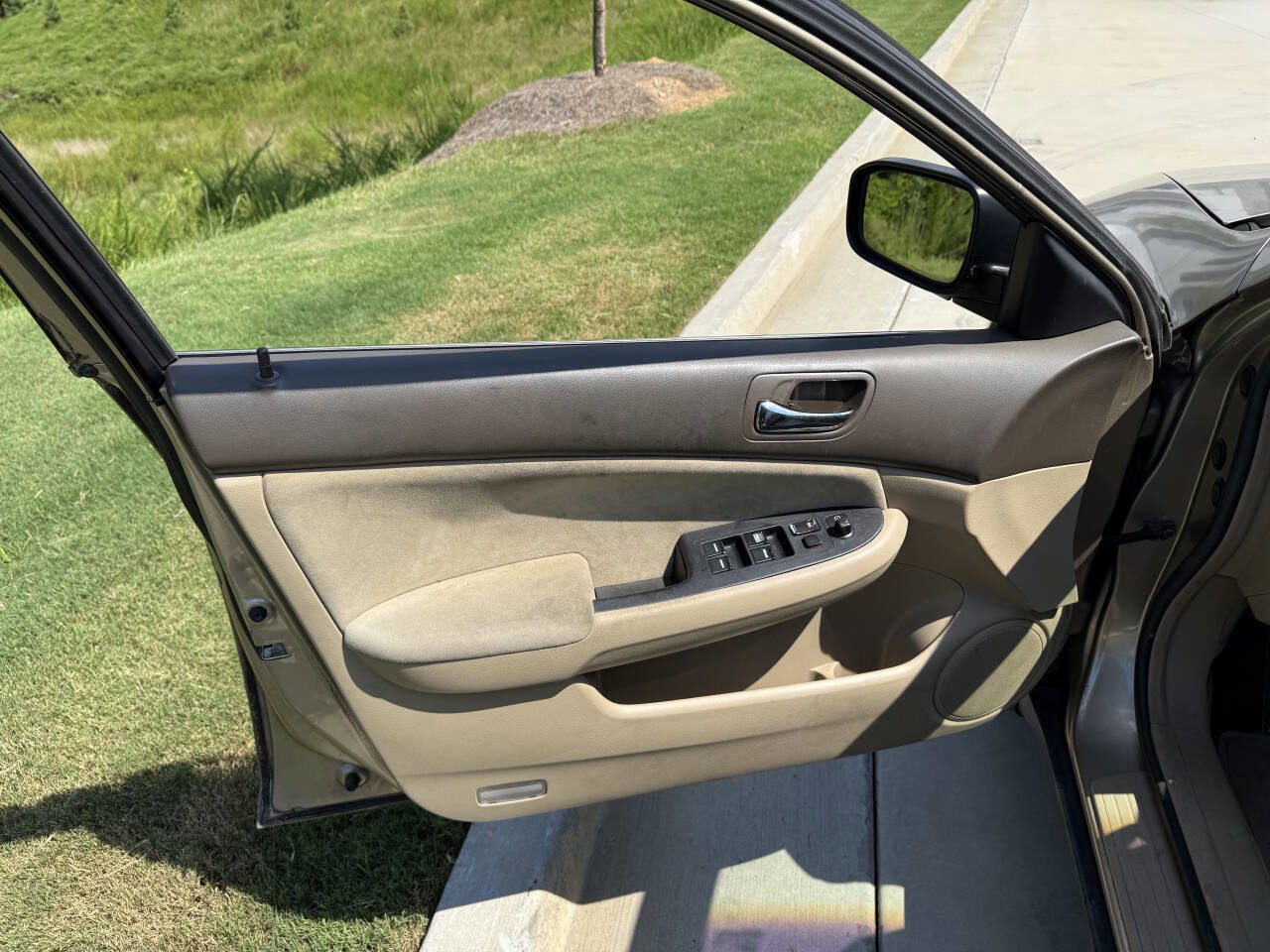 Used 2004 Honda Accord LX image 19