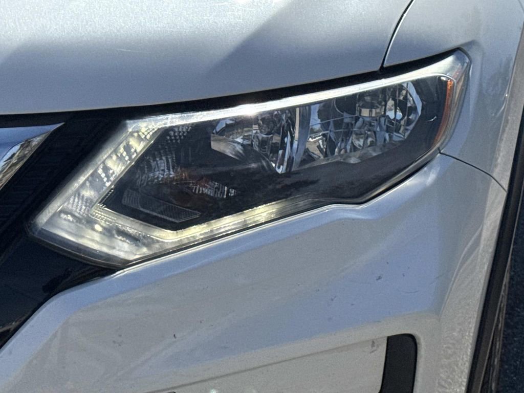 Used 2019 Nissan Rogue SV w/ Premium Package image 10