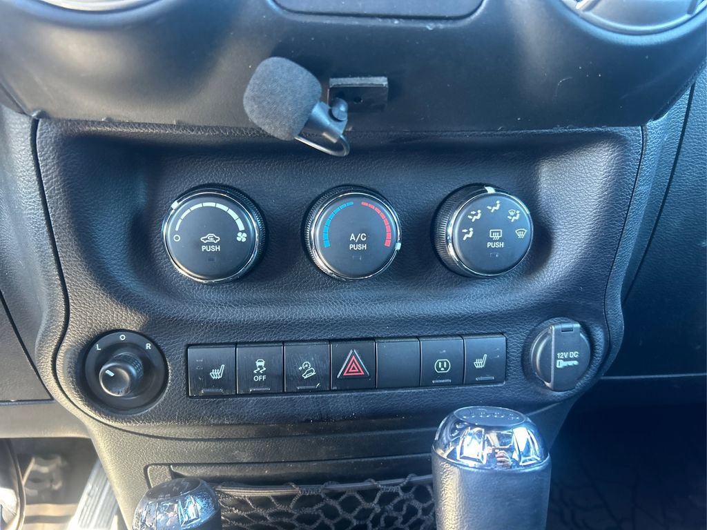 Used 2016 Jeep Wrangler Unlimited Rubicon AWD/4WD image 34
