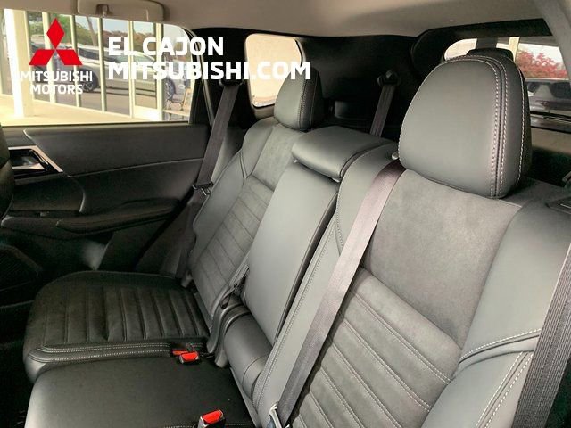 New 2025 Mitsubishi Outlander SE image 14