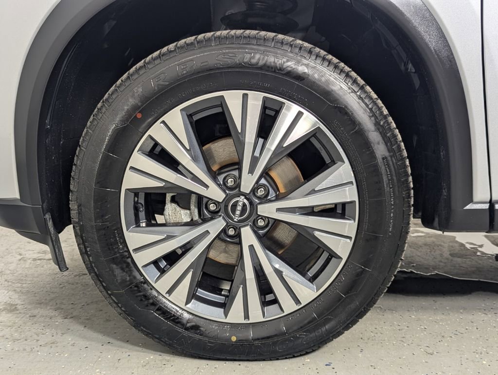 Used 2023 Nissan Rogue SV image 9