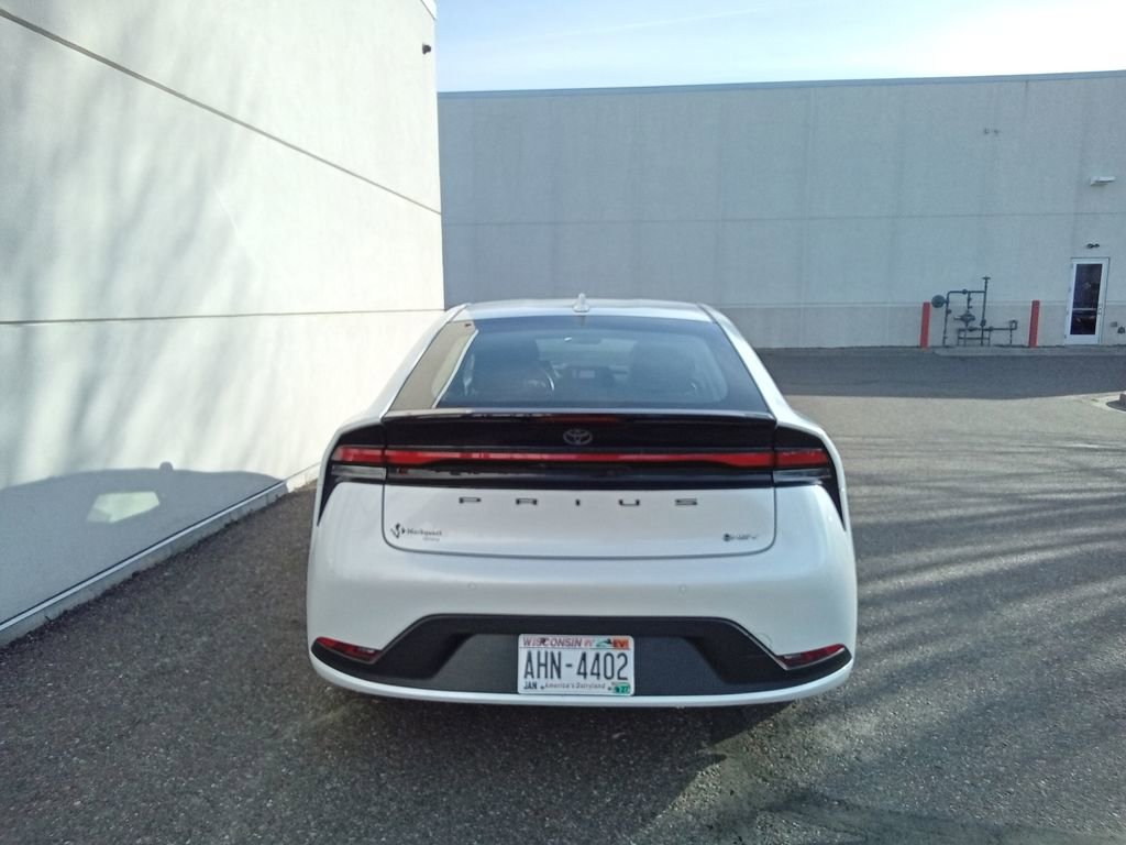 Used 2023 Toyota Prius LE FWD image 3