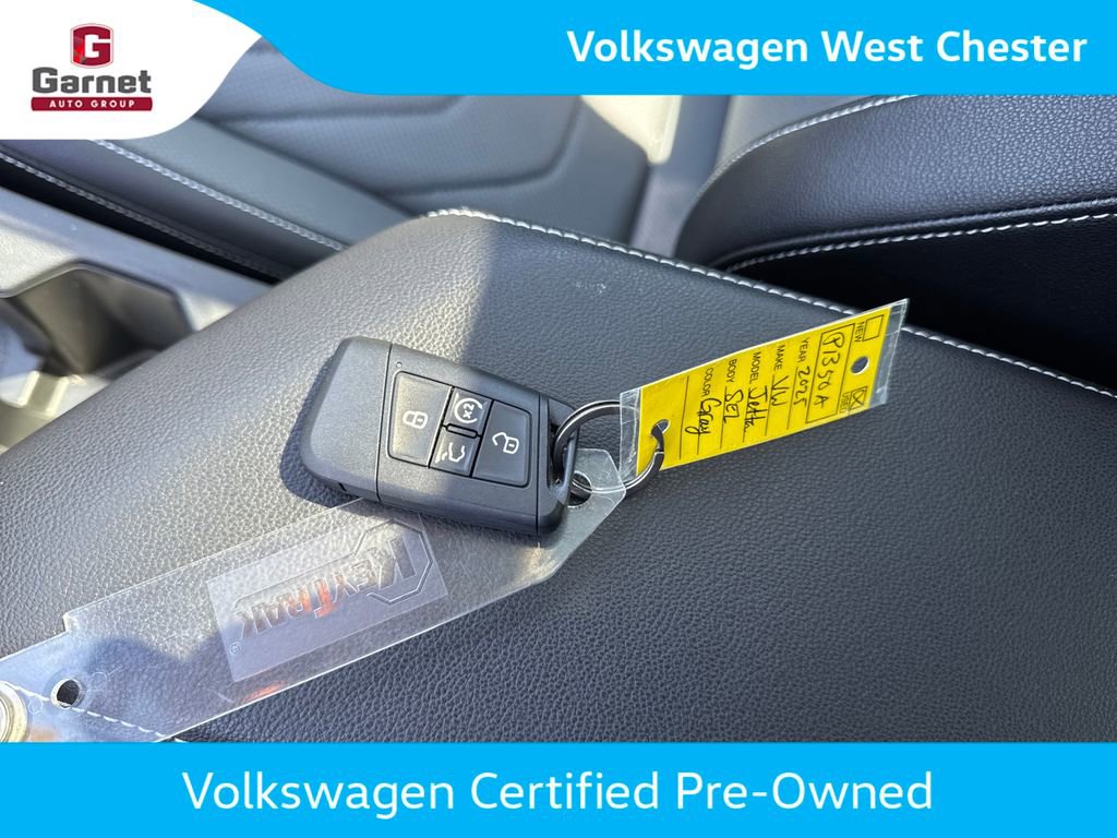 Used 2025 Volkswagen Jetta SEL FWD image 26