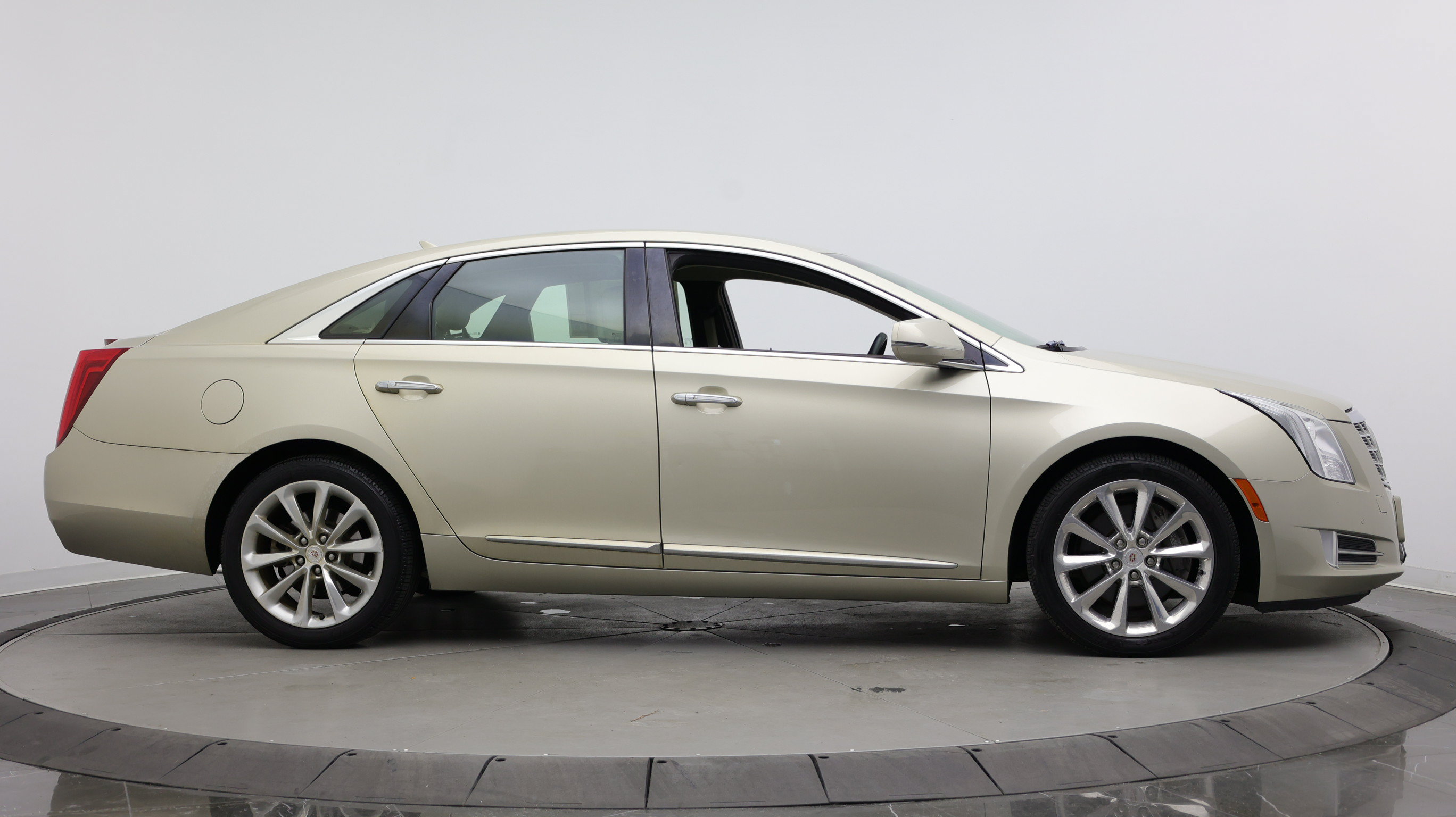 Used 2014 Cadillac XTS Luxury w/ Driver Awareness Package AWD/4WD image 8