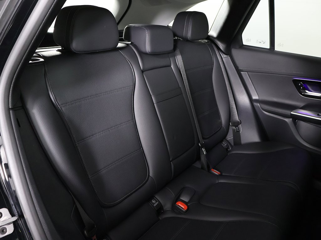 Used 2025 Mercedes-Benz GLC 350e 4MATIC image 29