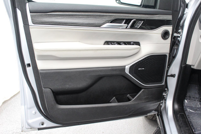 Used 2024 Jeep Wagoneer L Series II w/ Flexible Seating Group RWD image 13