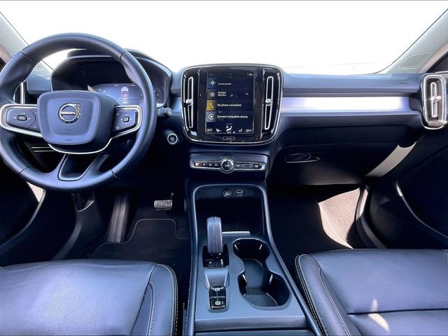 Used 2021 Volvo XC40 T5 Momentum w/ Premium Package image 21