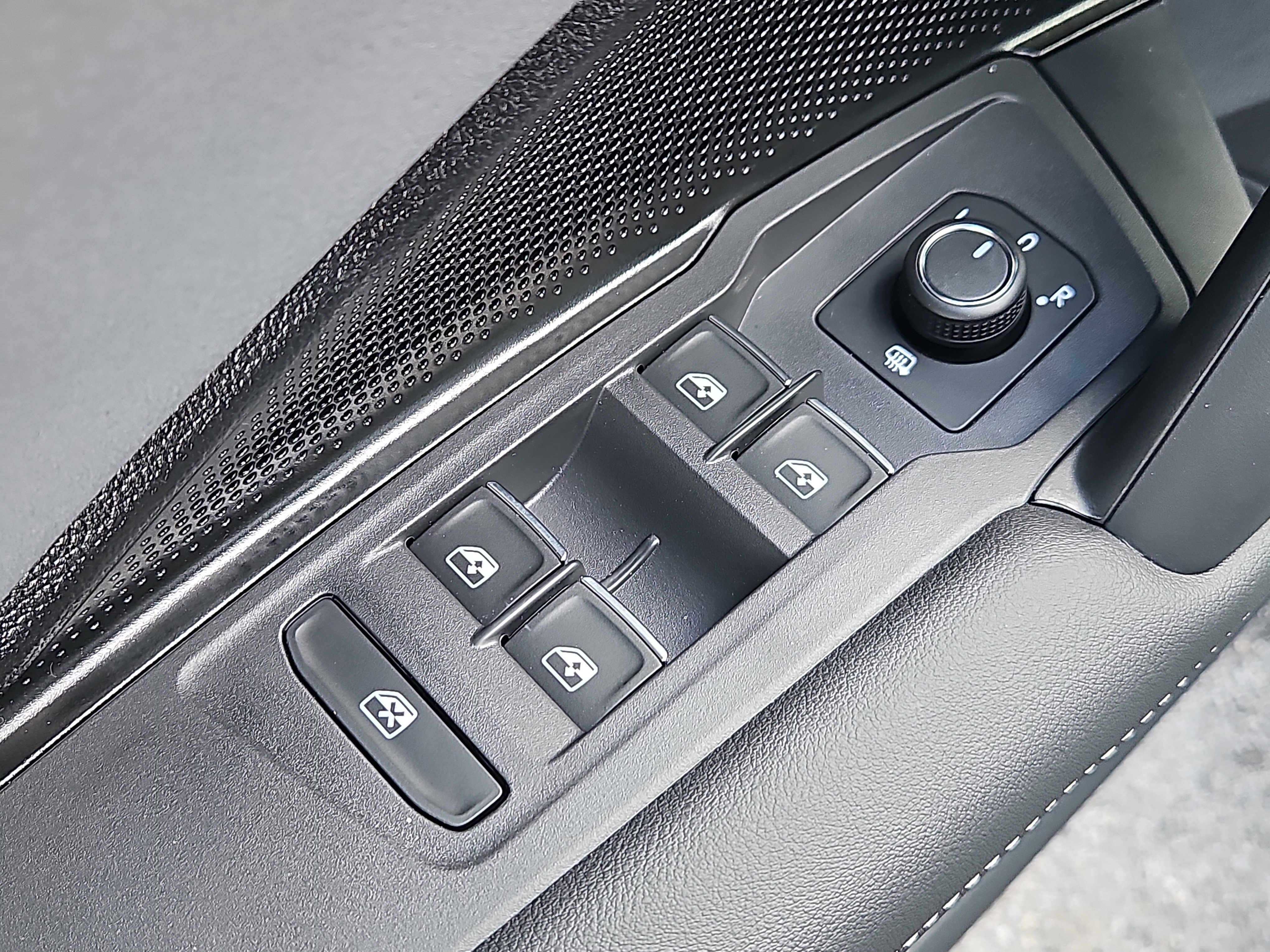 New 2026 Volkswagen Tiguan SE image 15