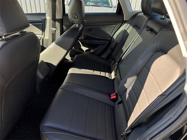 Certified 2023 Volkswagen Jetta SE w/ Panoramic Sunroof Package image 8