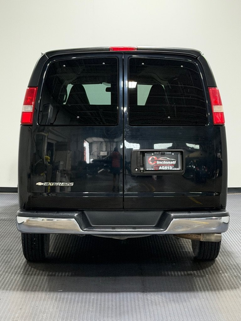 Used 2017 Chevrolet Express 3500 LT w/ LT Preferred Equipment Group RWD image 6
