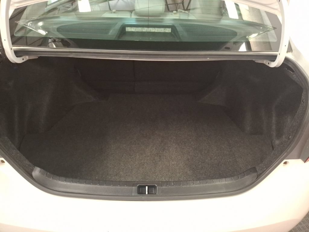 Used 2016 Toyota Corolla LE FWD image 11