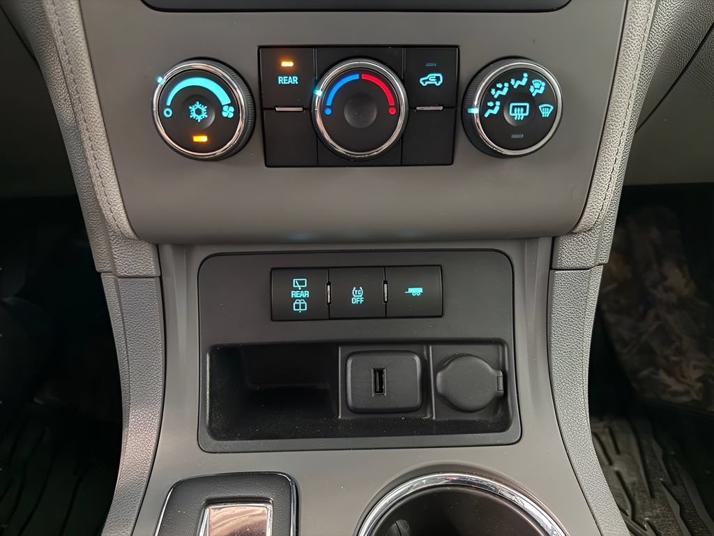Used 2015 Chevrolet Traverse LS FWD image 25