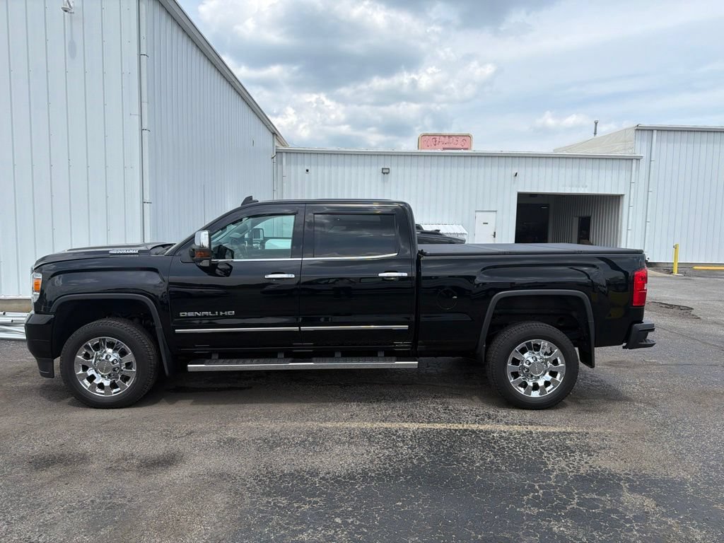 Used 2019 GMC Sierra 2500 Denali w/ Duramax Plus Package AWD/4WD image 1