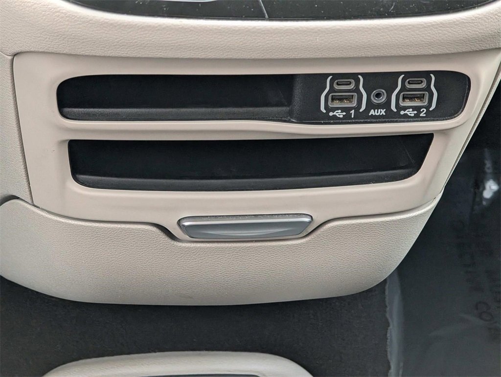 Used 2023 Chrysler Voyager LX image 19