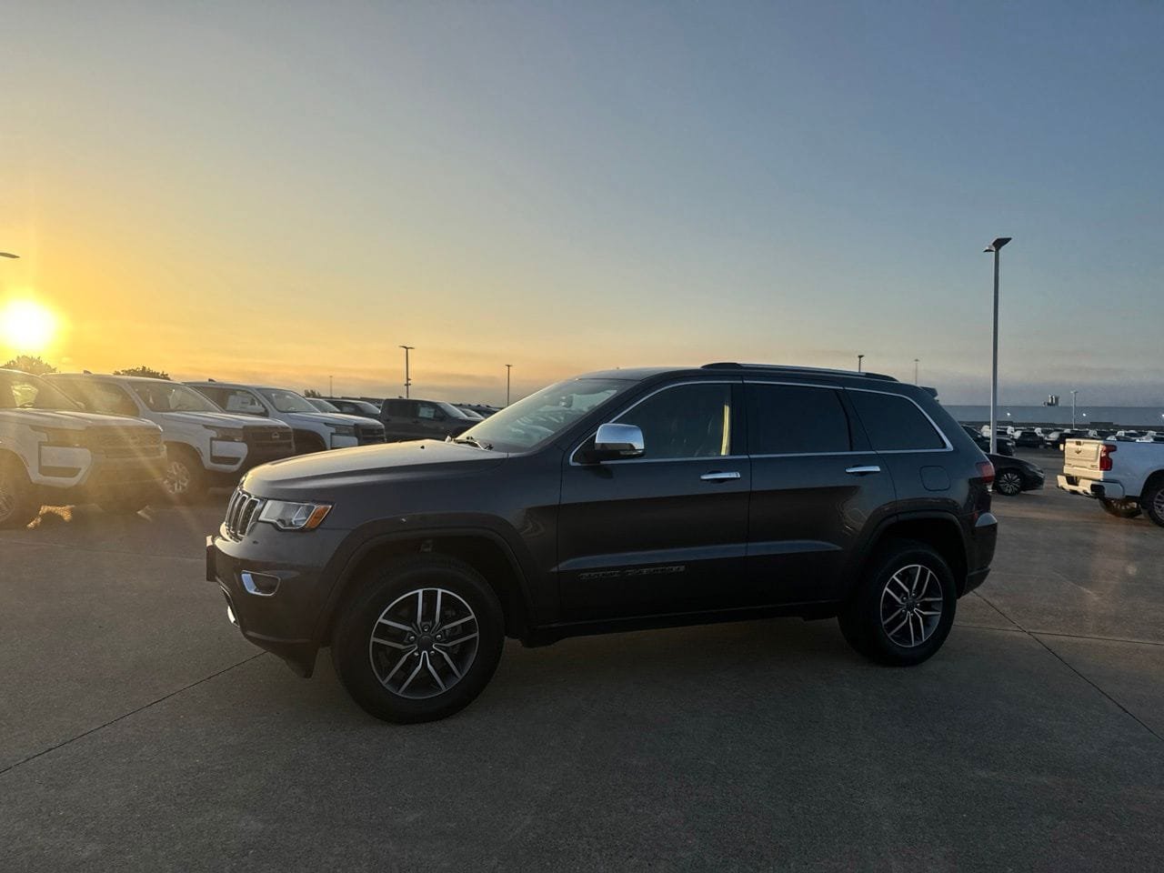 Used 2020 Jeep Grand Cherokee Limited AWD/4WD image 11