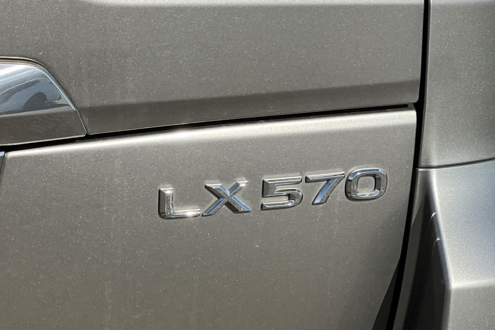 Used 2021 Lexus LX 570 4WD w/ Luxury Package image 24
