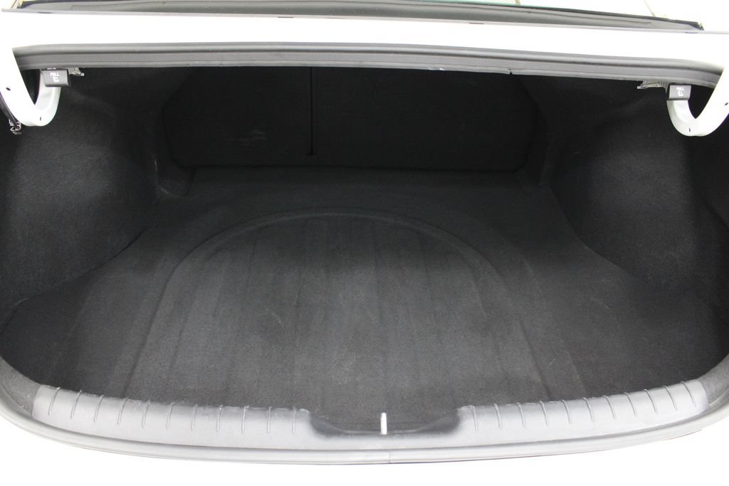 Used 2025 Hyundai Elantra SEL FWD image 30
