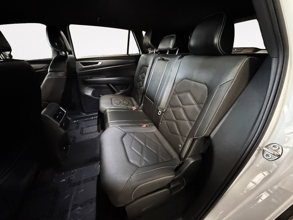 Used 2024 Volkswagen Atlas Cross Sport SE image 12