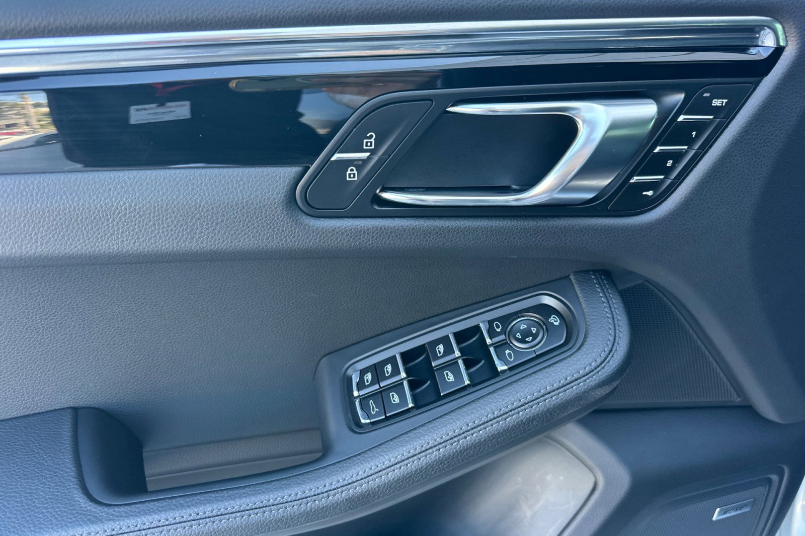 Used 2025 Porsche Macan image 12