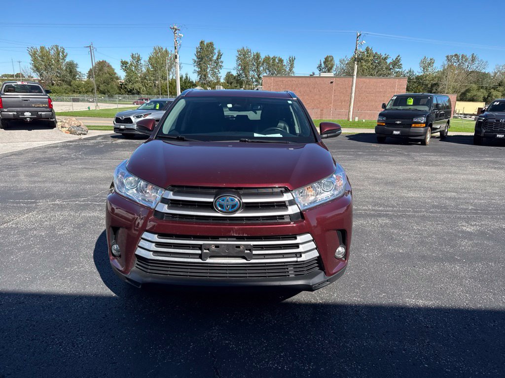 Used 2017 Toyota Highlander XLE AWD/4WD image 3