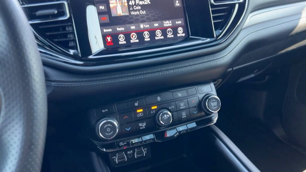 Used 2023 Dodge Durango SXT image 24