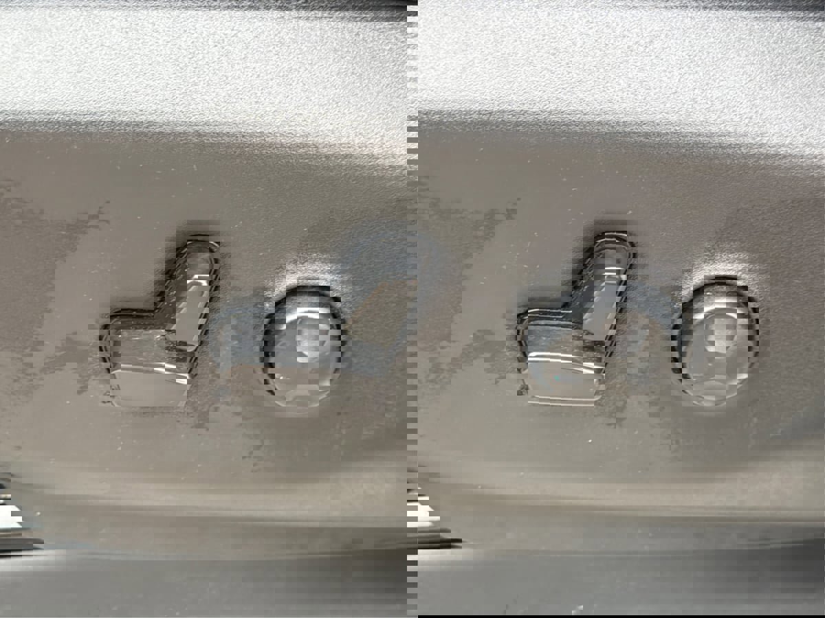 Used 2021 Chrysler Pacifica Touring-L image 34