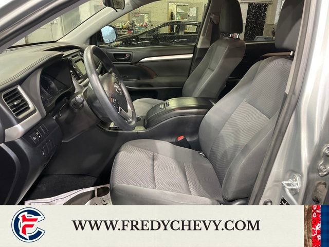 Used 2017 Toyota Highlander LE image 9