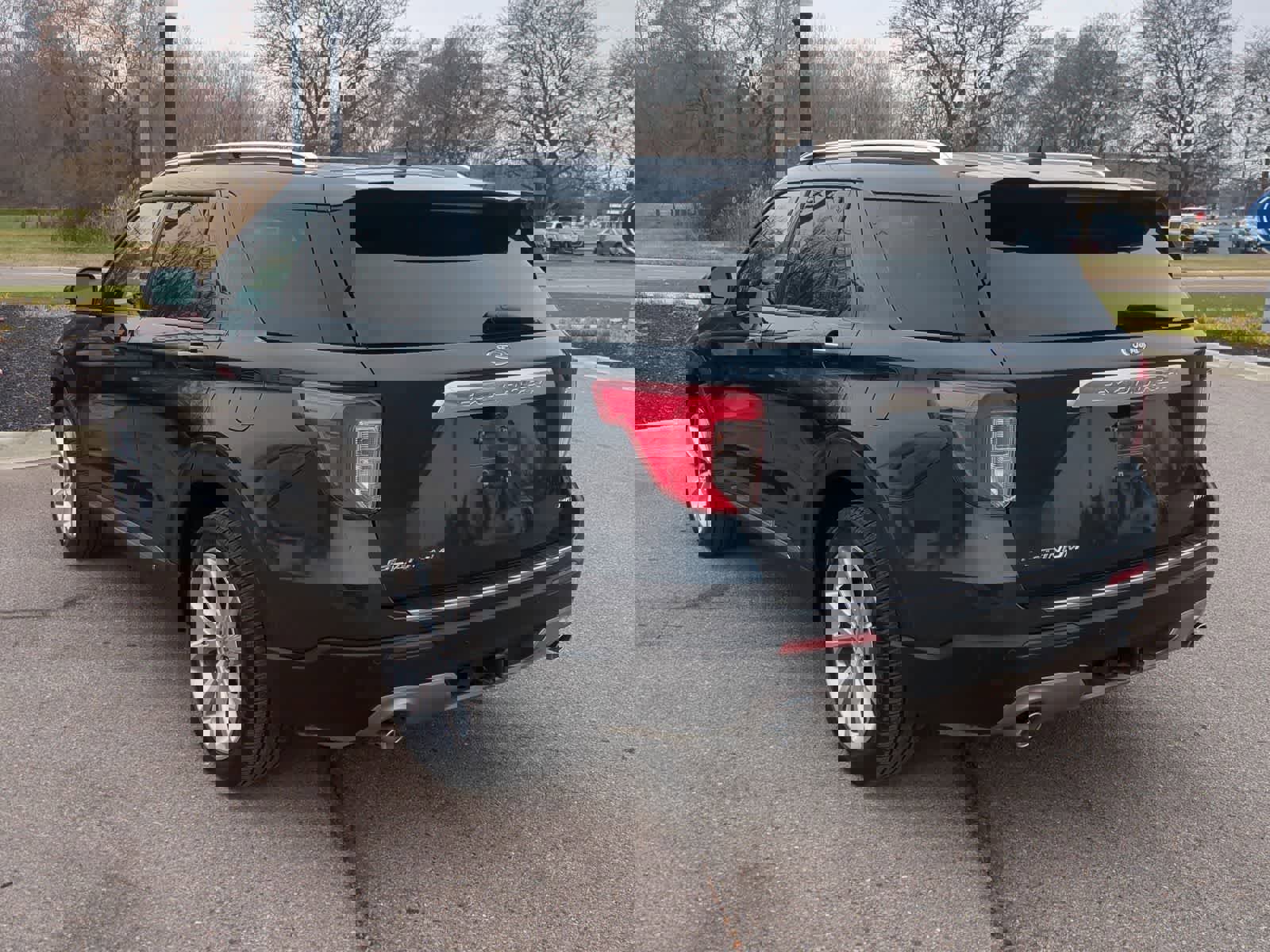 Used 2023 Ford Explorer Platinum w/ Technology Package image 6