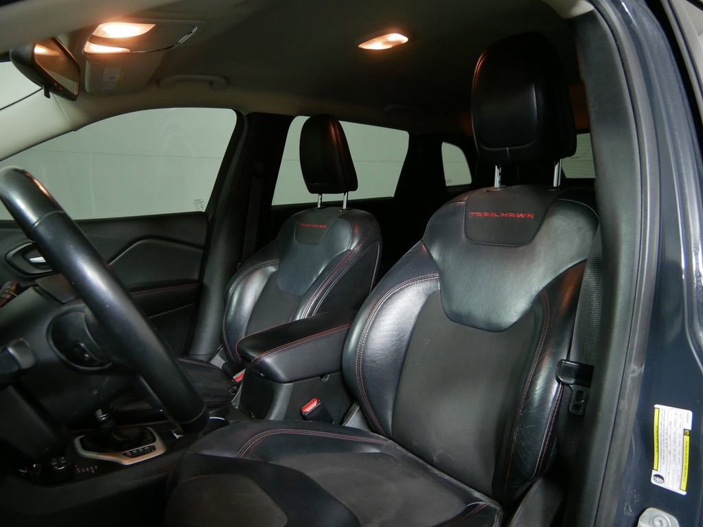 Used 2016 Jeep Cherokee Trailhawk w/ Cold Weather Group image 10