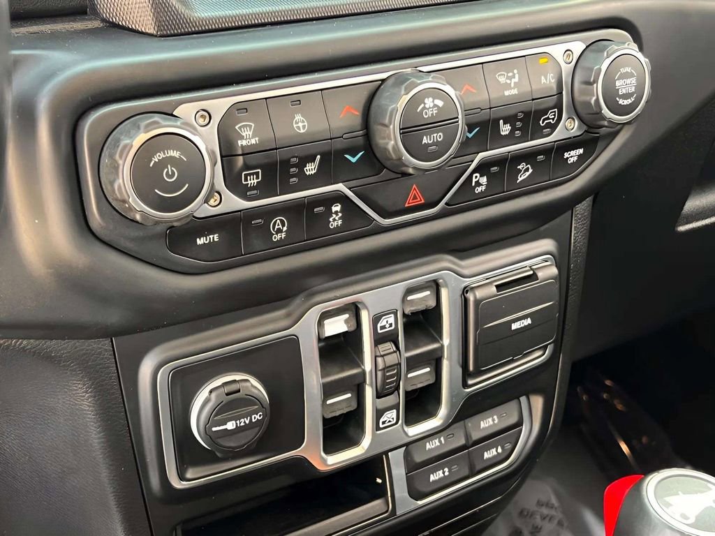 Used 2020 Jeep Wrangler Unlimited Sahara w/ Uconnect 4C Nav & Sound Group AWD/4WD image 23
