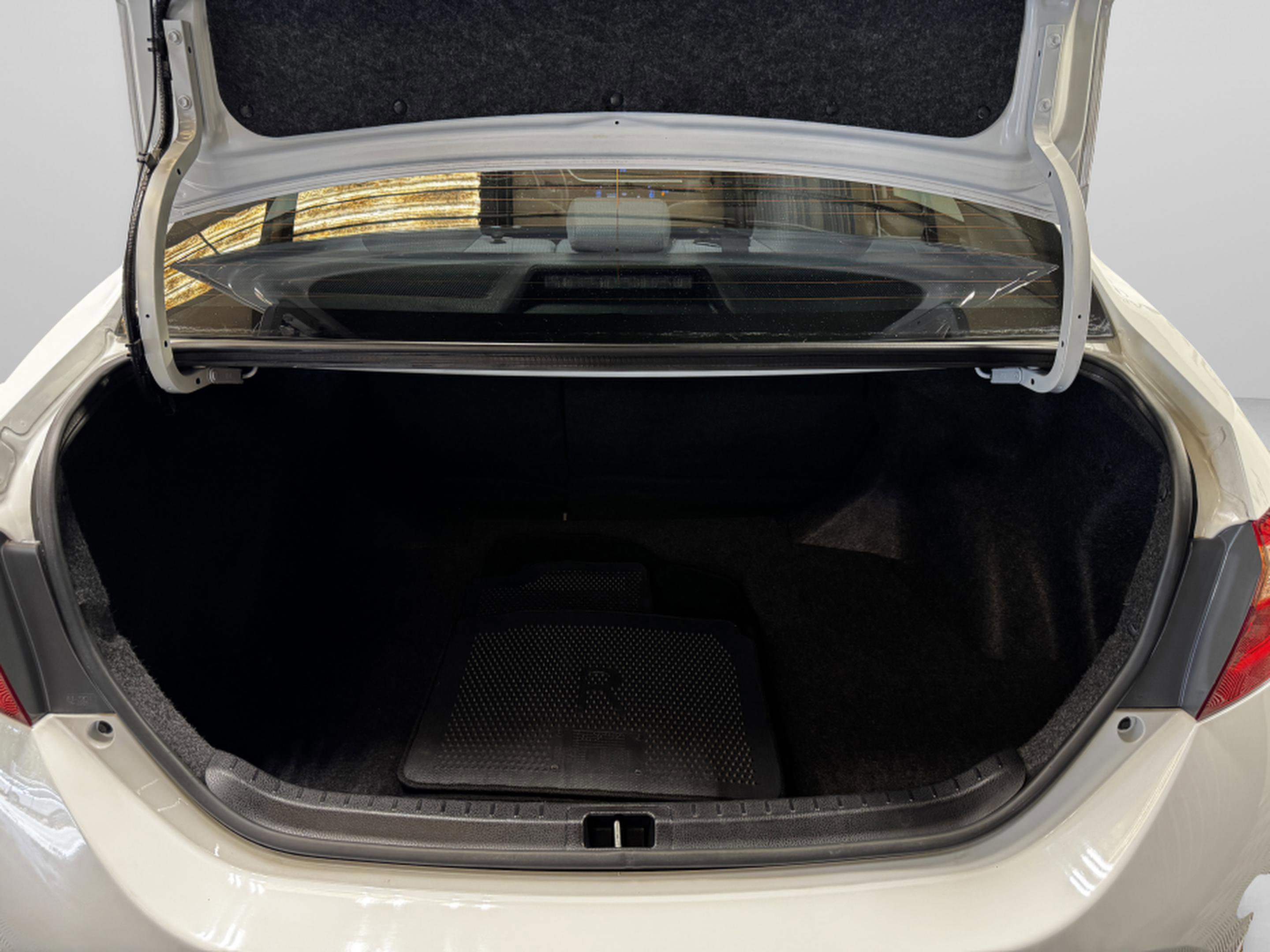 Used 2019 Toyota Corolla L image 17